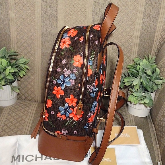 NWT Michael Kors Rhea Med Zip Signature Monogram Backpack - Picture 5 of 16